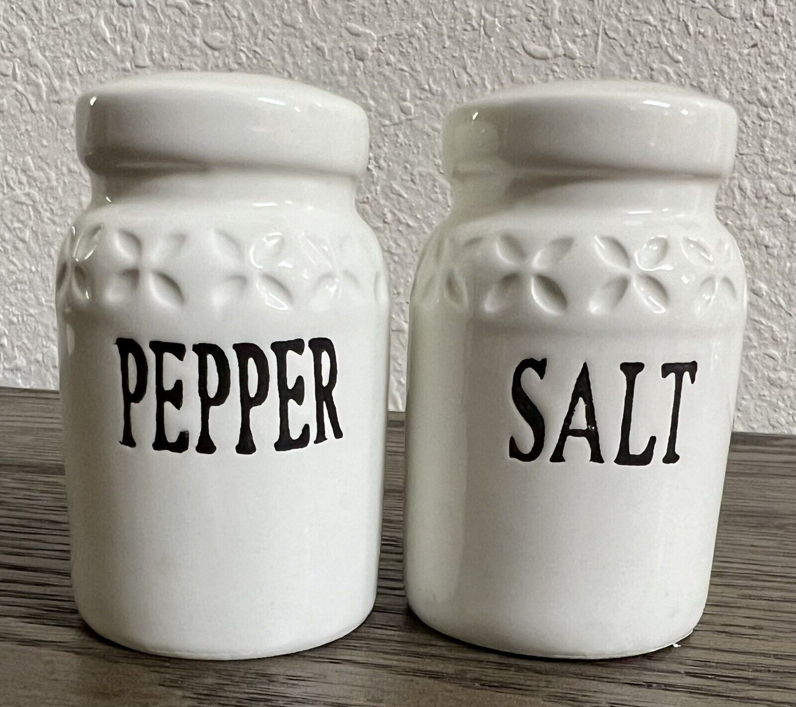 Farmhouse Salt & Pepper Shaker Set White EUC