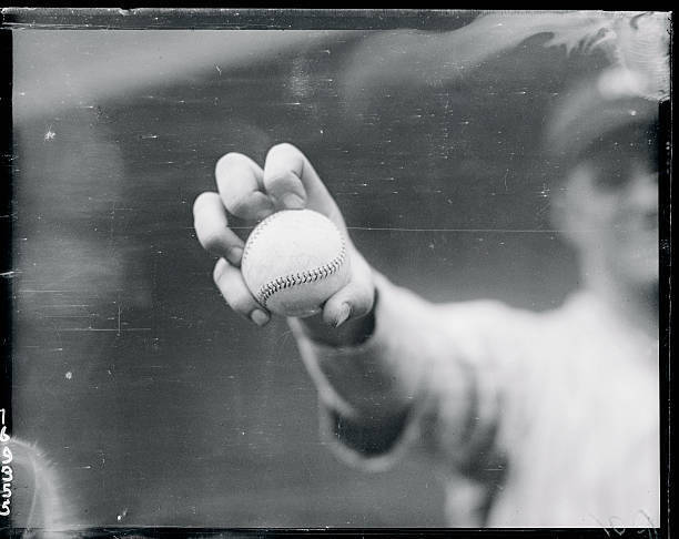 George Murray\'s Knuckle Ball Grip 1922 OLD PHOTO