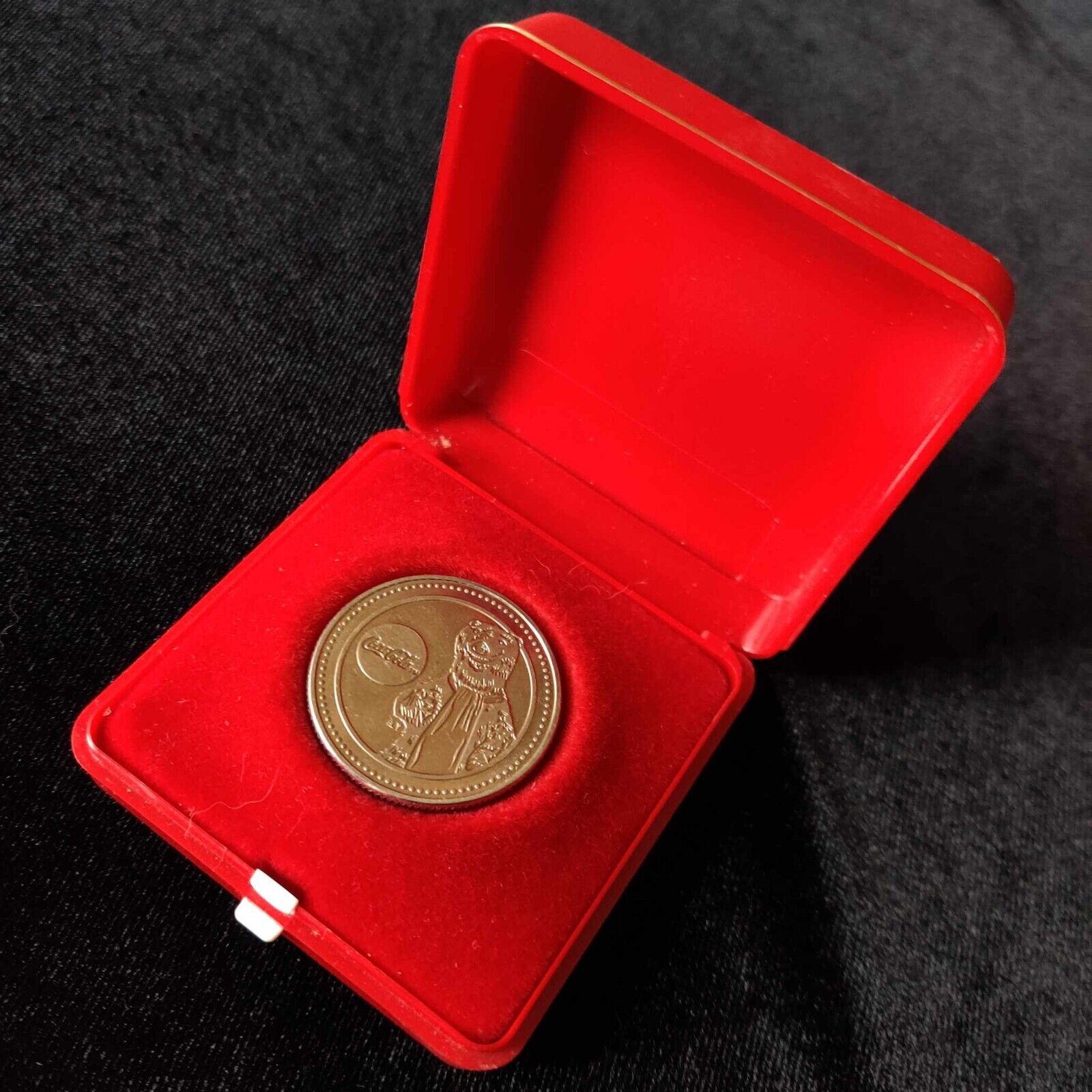 Collectable World of Coca Cola Silver Coin in original box - VERY GOOD COND