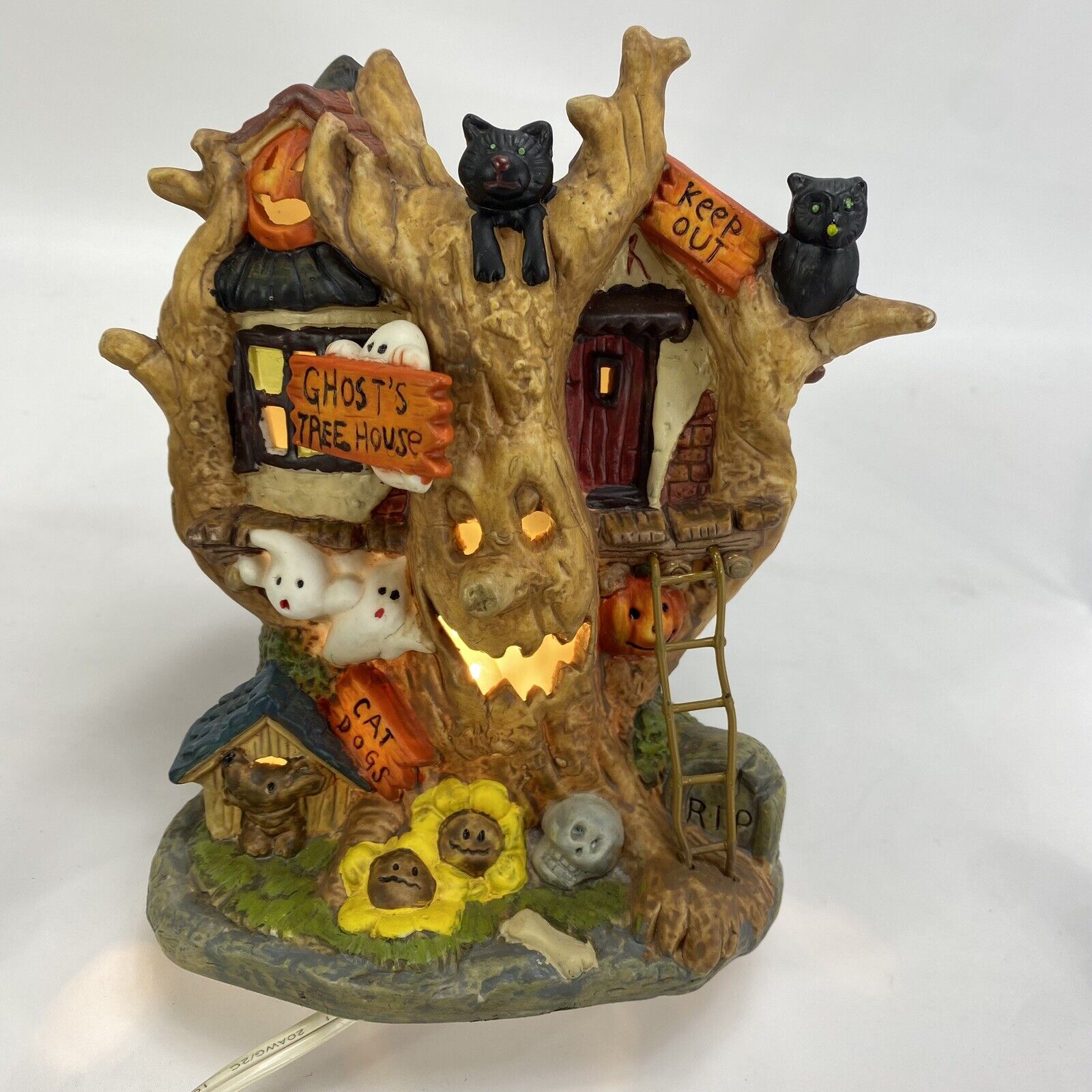 2002 Vintage Halloween Lighted Scary Ghost Treehouse House Decor