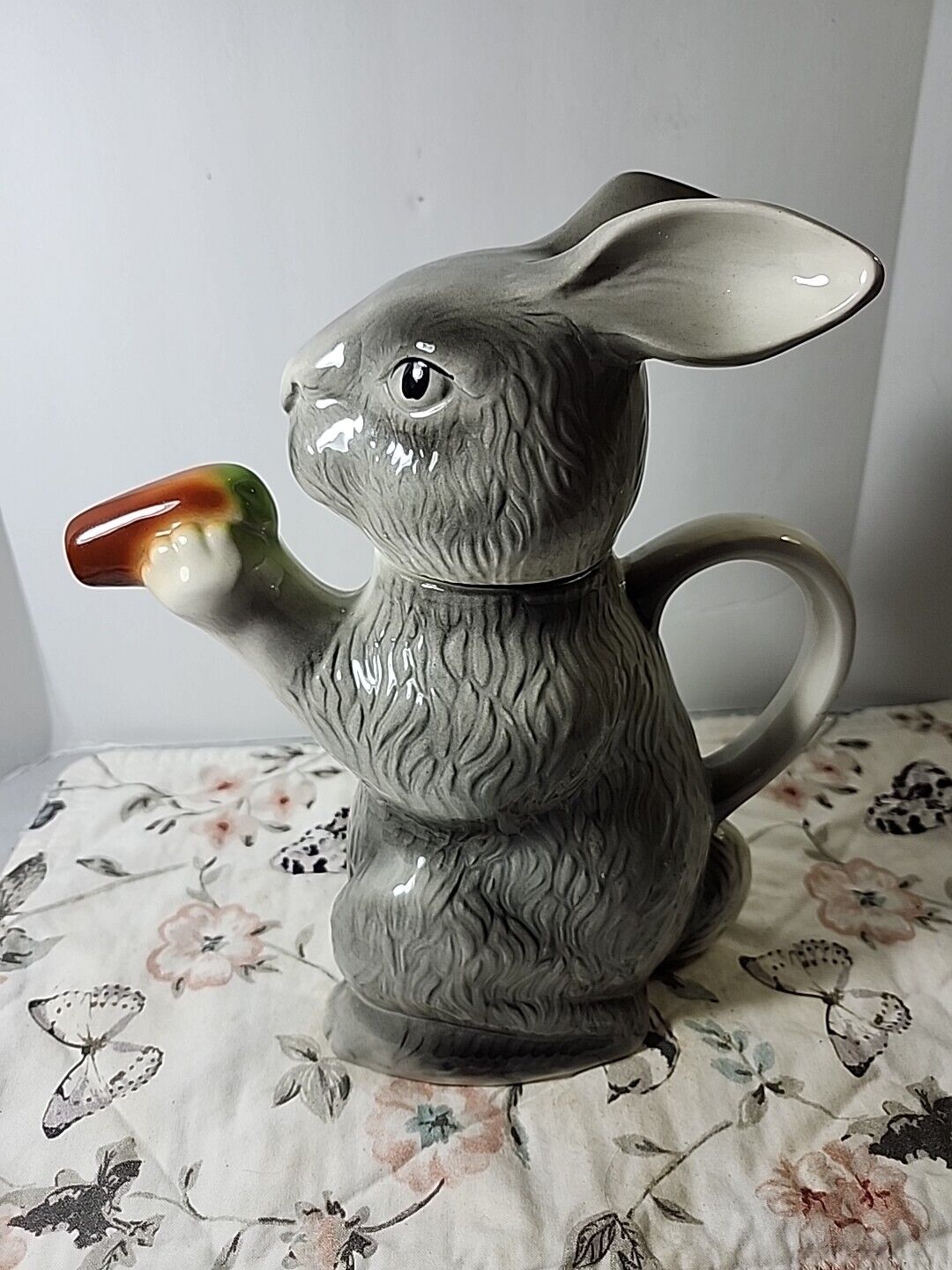 Tony Wood Studio England Gray Bunny Rabbit  Carrot Teapot