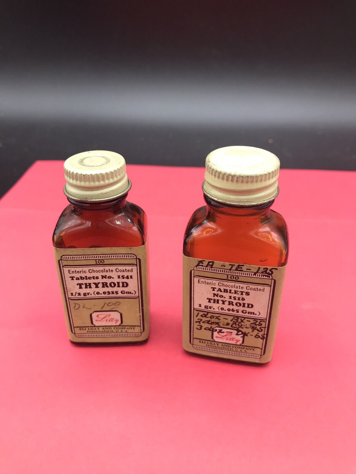 Two Vintage APOTHECARY 100 Count BOTTLE Eli Lilly Thyroid Rare Quackery