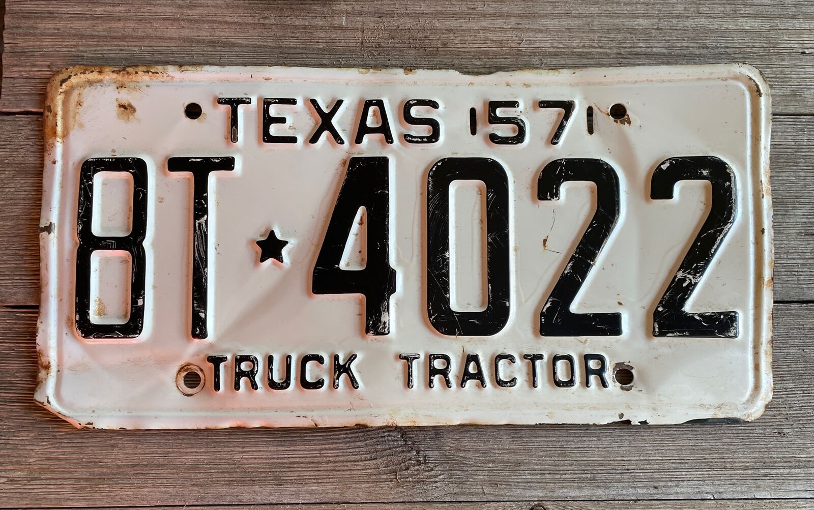 1957 TEXAS VINTAGE TRUCK TRACTOR LICENSE PLATE 8T*4022