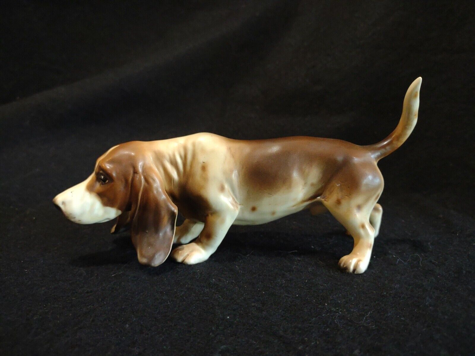 Japan ceramic Basset Hound Dog With Tail 7\