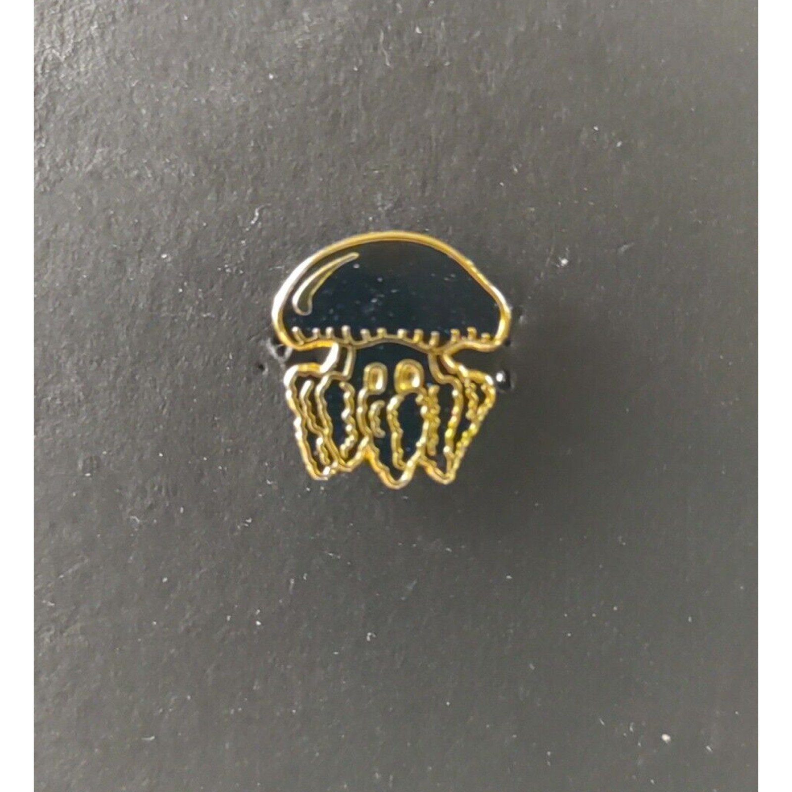 Jelly Fish Black Gold Color Metal Enamel Hat Lapel Pinback Pin Enamel Ocean