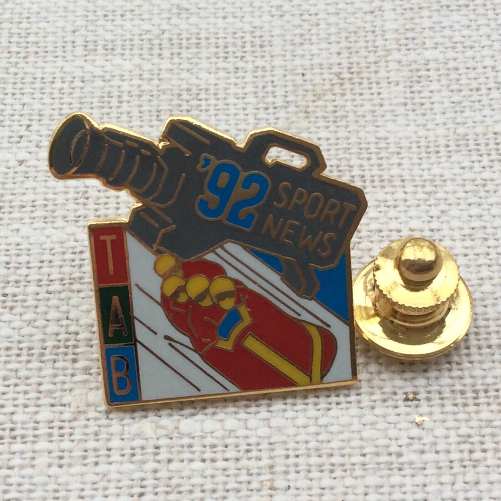 Pin\'s Folies❤️Vintage Enamel Tablo Media Olympic Albertville 92 BOBSLEIGH pin
