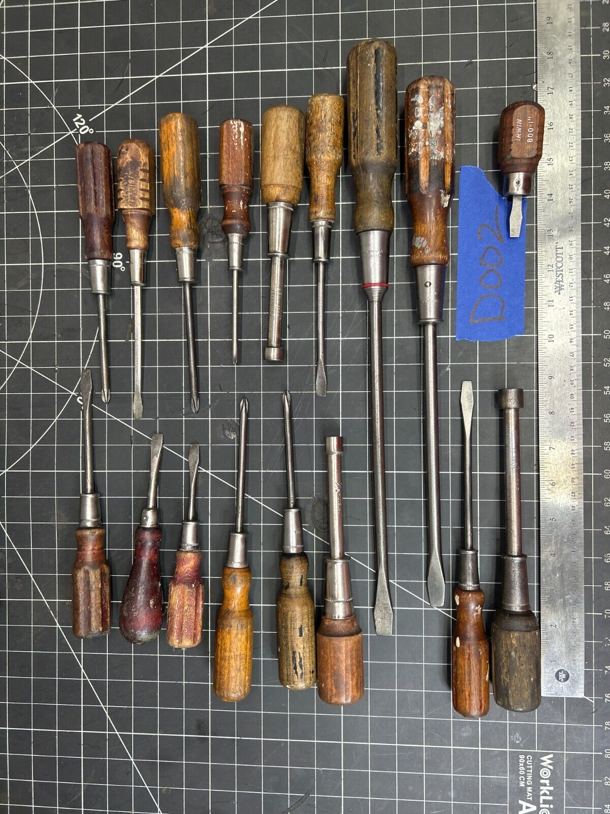Vintage Wooden Handle Screwdriver Lot Of 17, Phillips & Flat Heads