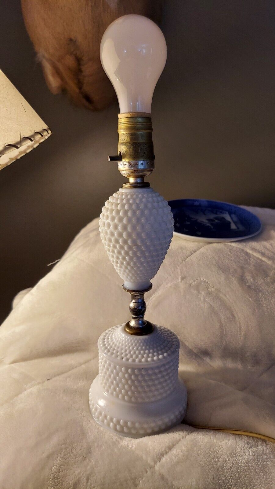 Milk Glass Lamp Hobnail Table Bedside Boudoir Vintage. 