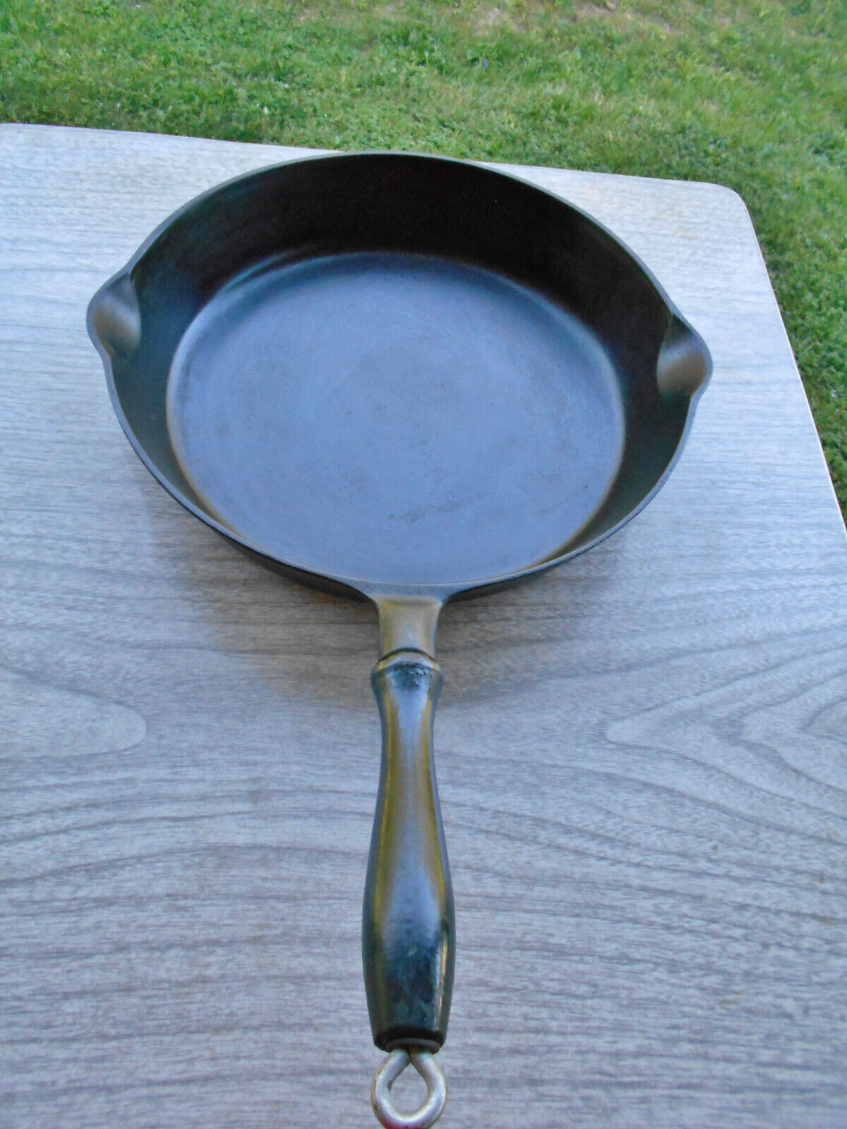 RARE Wagner Ware 1079 Black Cast Iron Wooden Handled Skillet Very Nice 