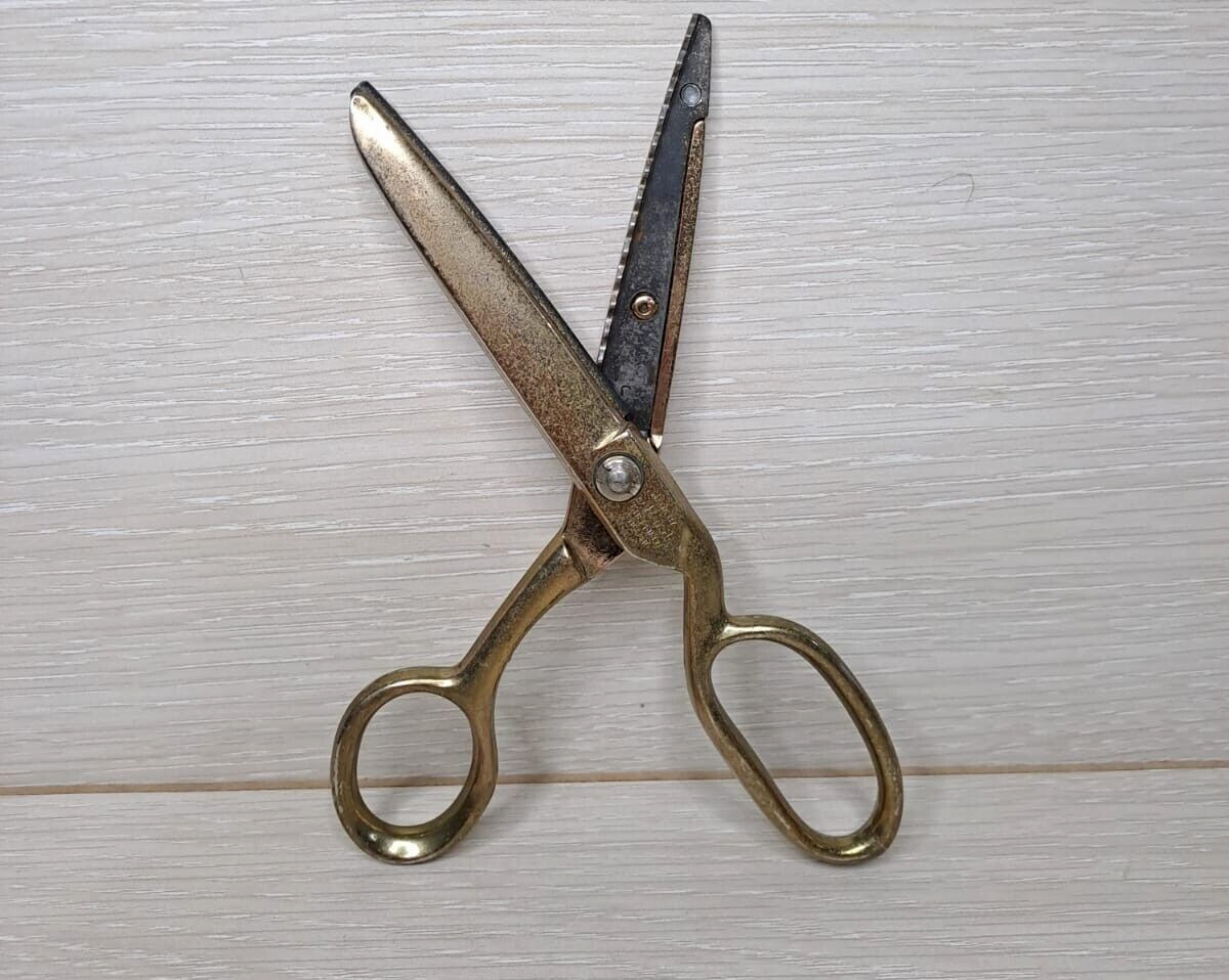 Antica Gold-plated Vintage Sheffield Stainless Steel Scissors With Zigzag Blades