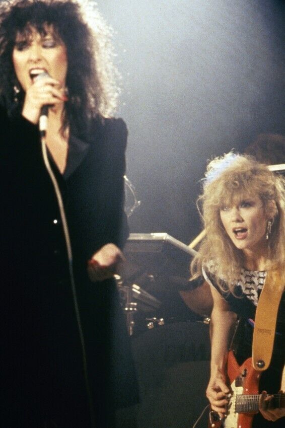 HEART ANN AND NANCY WILSON IN CONCERT 1980'S LARGE 24x36 inch Poster
