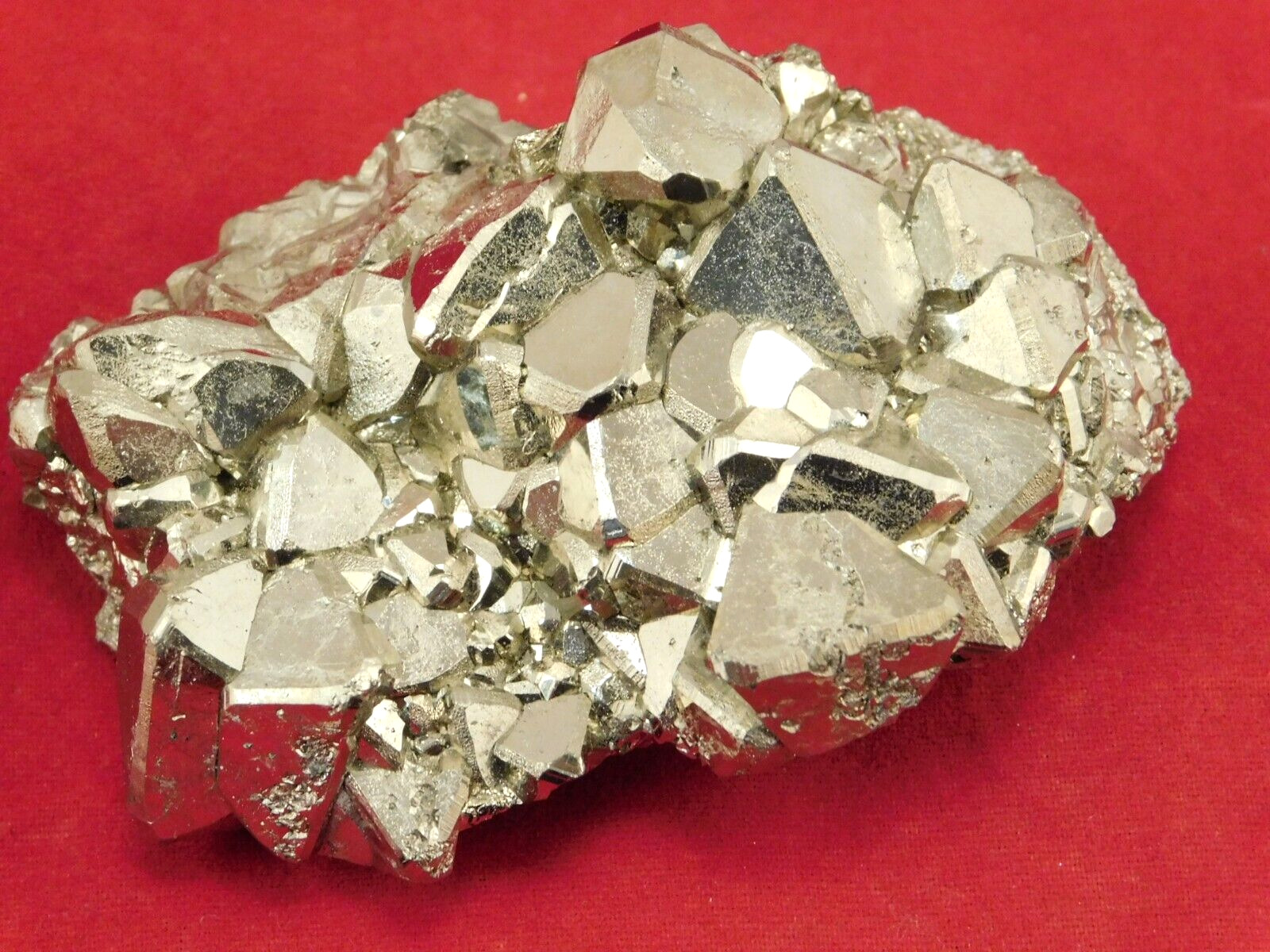 PYRAMID Shaped Crystals Tetrahedron PYRITE Crystal Cluster From Peru 165gr