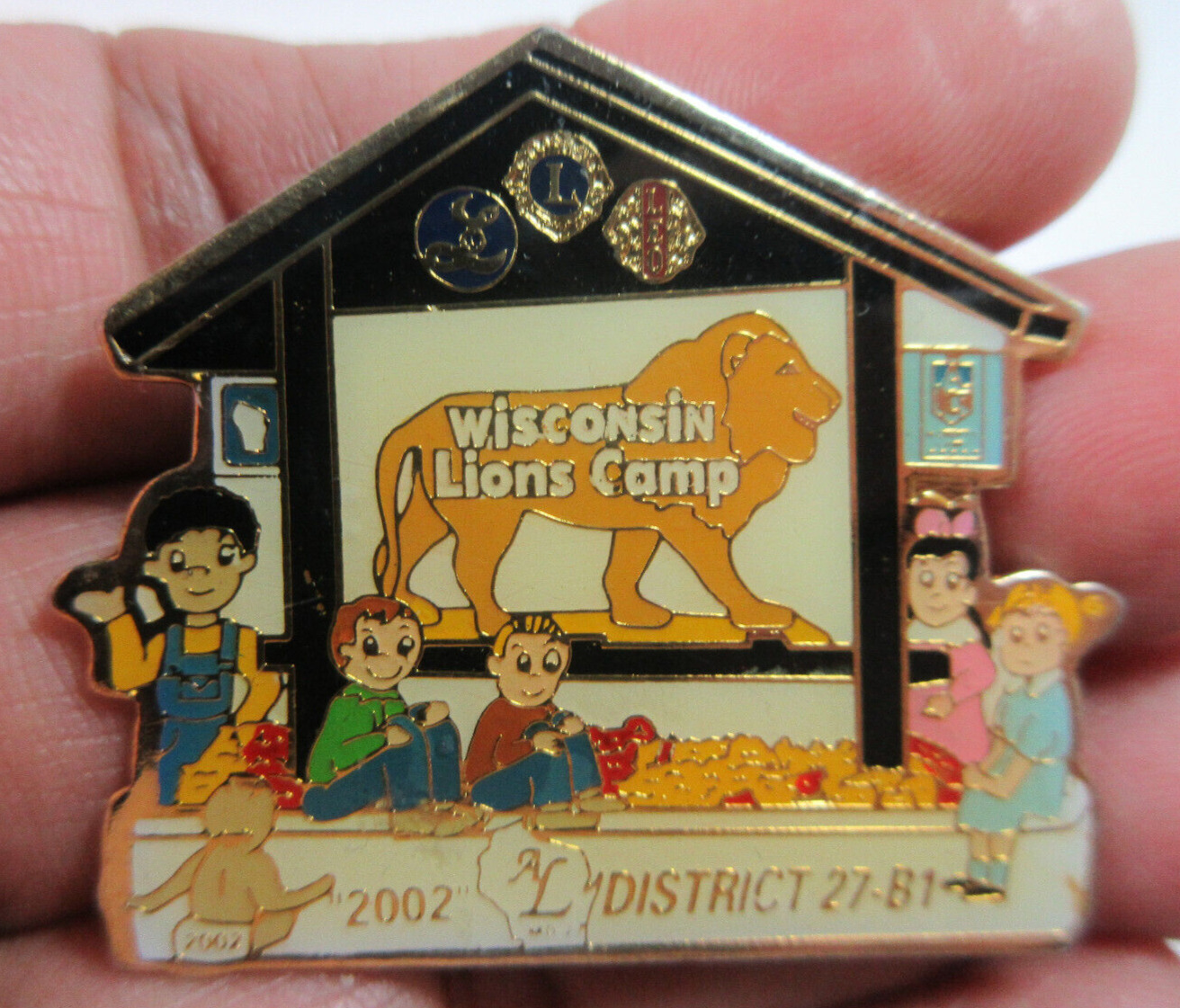 2002 Lions Club International Lioness Club Wisconsin camp 27-B1 lapel hat pin