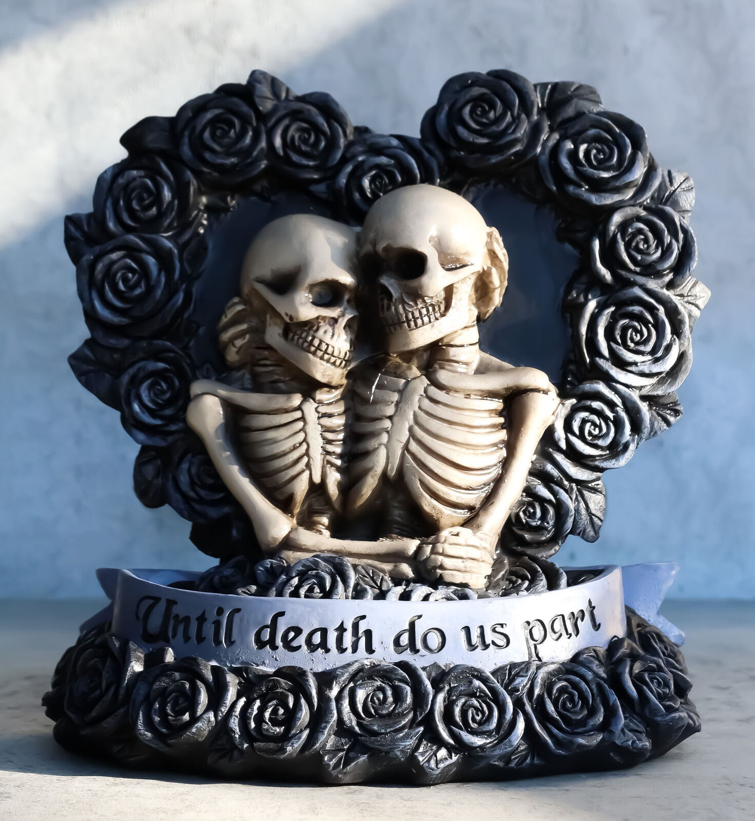 Love Never Dies Black Wedding Roses Heart Wreath Skeleton Couple Figurine Decor