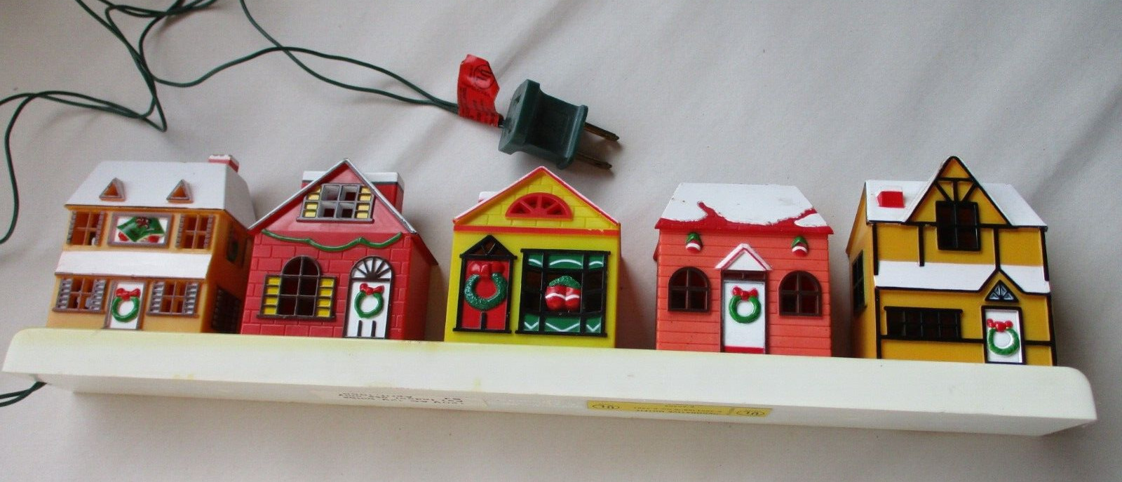 Vintage 10 Light Christmas Mini Village Scene Hard Plastic 15” Tony 1987 NO BOX