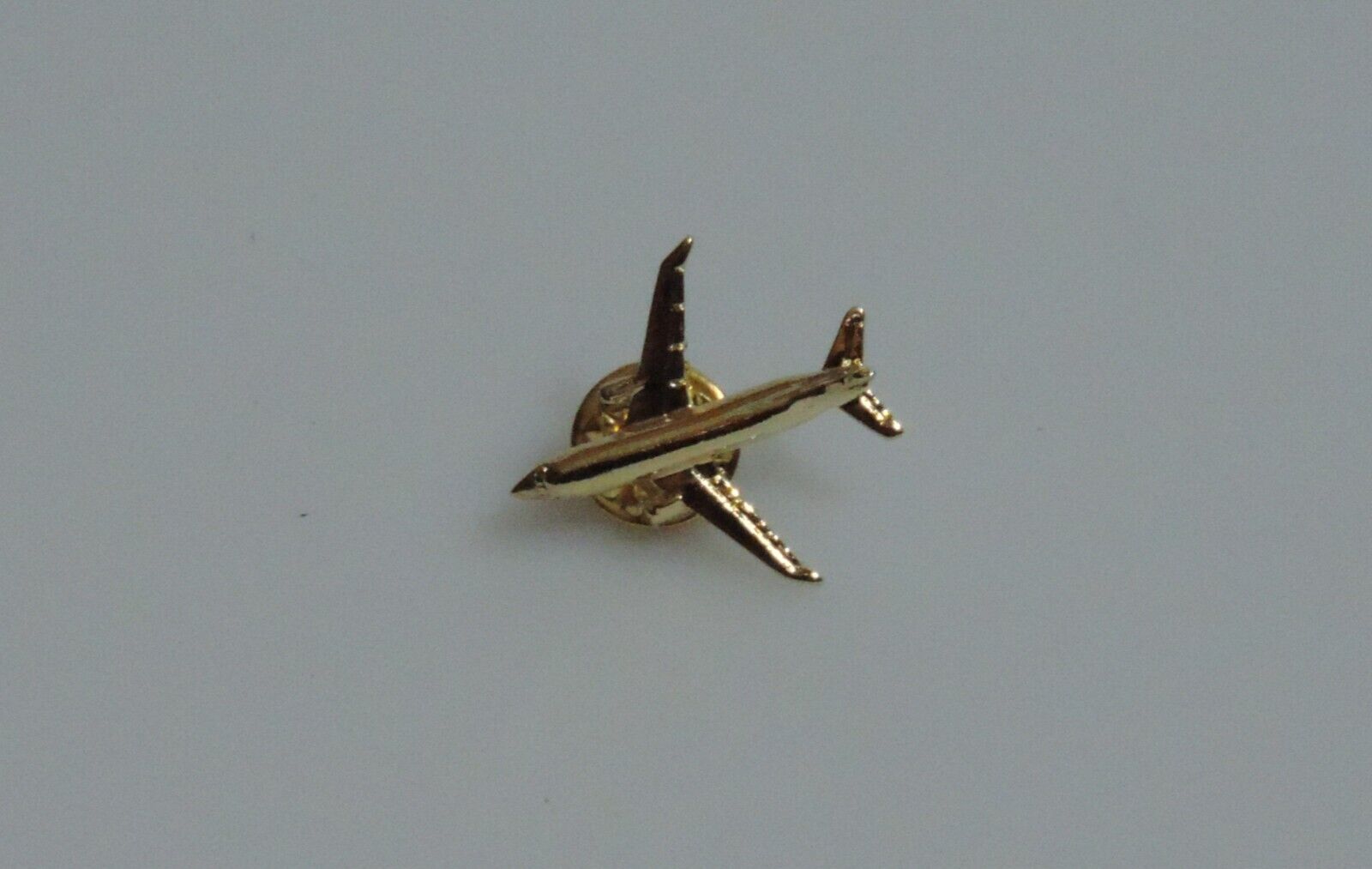 UNITED STATES NAVY P-8A POSEIDON GOLD COLOR PIN