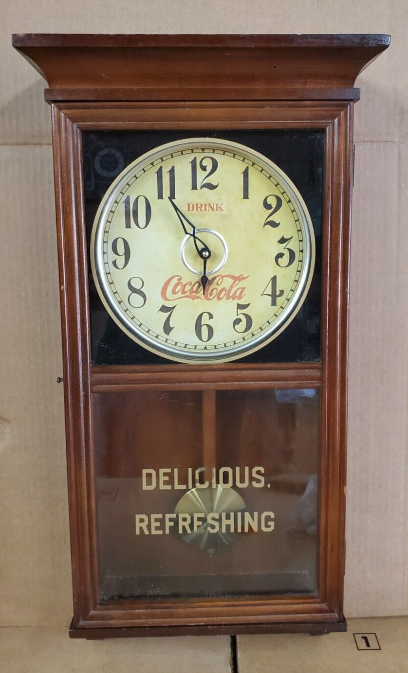 Vintage DRINK Coca Cola Clock DELICIOUS REFRESHING Battery Op Regulator Pendulum