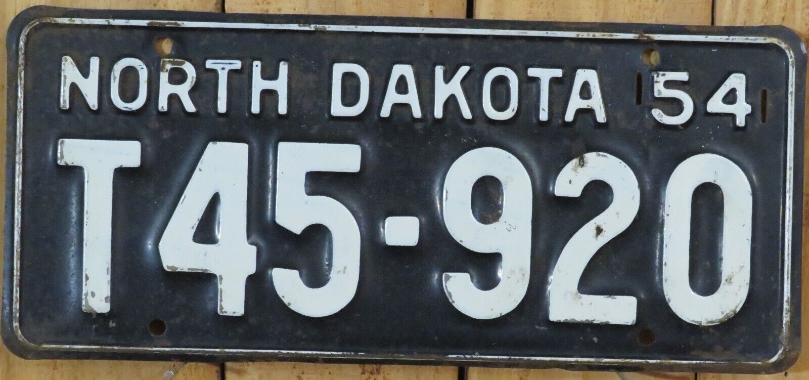 1954 North Dakota License Plate T45-920 Garage Man Cave Nice Original