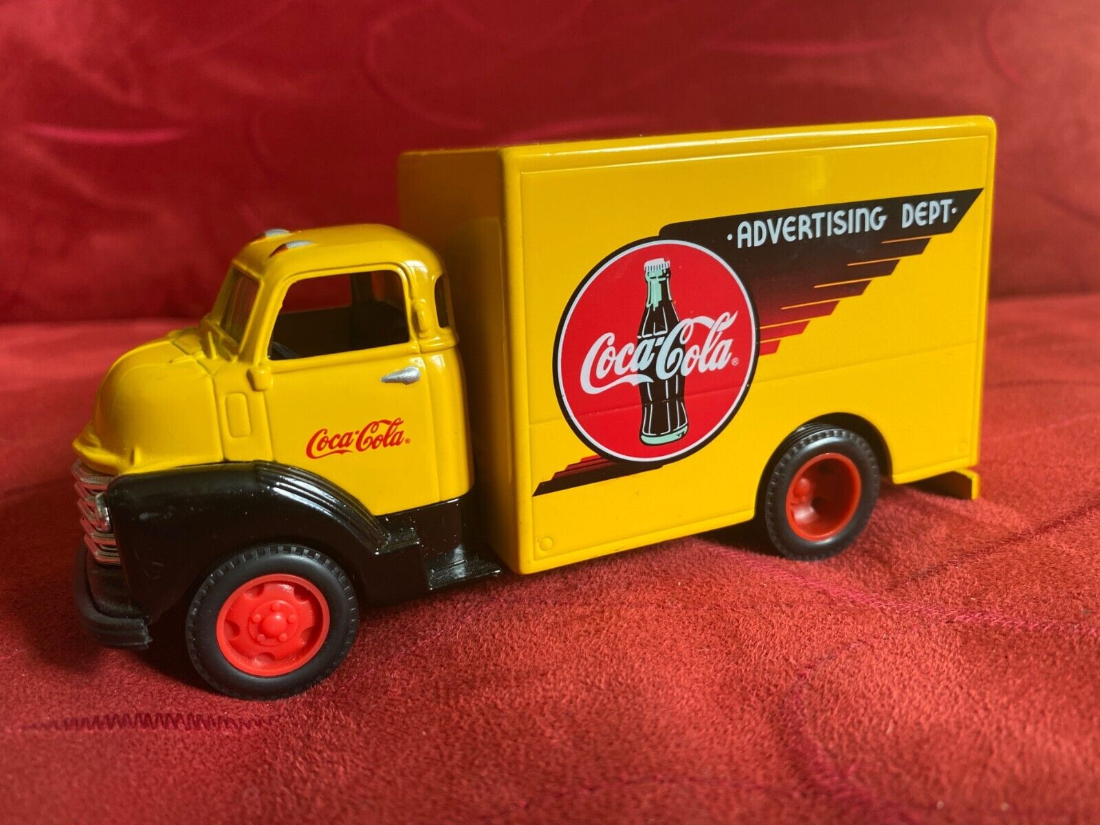 Coca-Cola 1999 ERTL 1950 Delivery Truck Bank