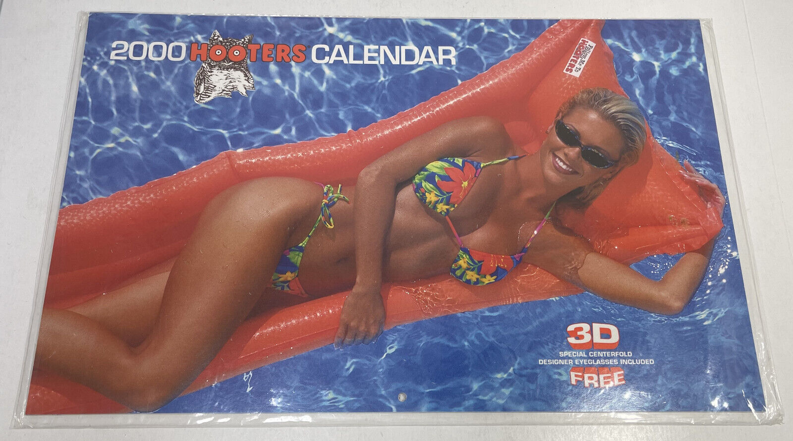 Hooters Girls 2000 Calendar, Official Licensed Product, 3D Centerfold, NEW
