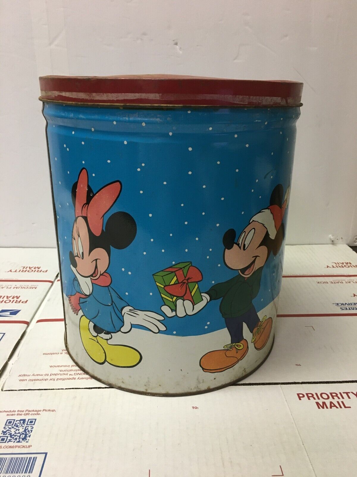Vintage Walt Disney Mickey, Donald, Minnie, Daffy and Pluto Metal Container Tin 