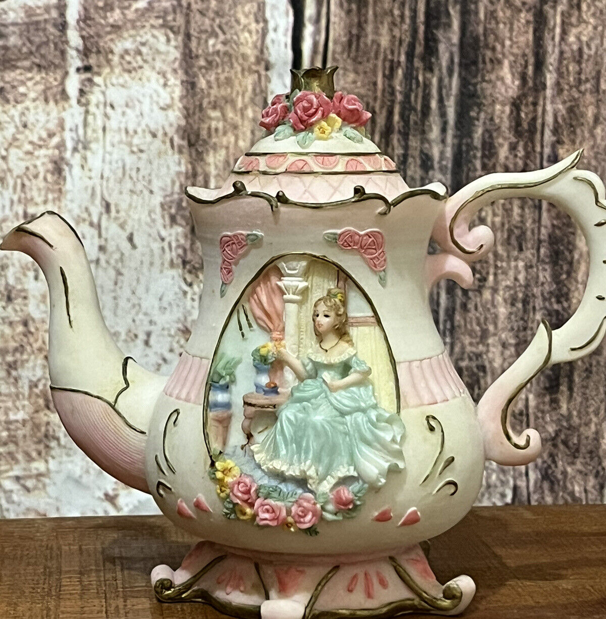 Rare BEAUTIFUL Montefiori Collection Royal Princess Cast Resin Teapot Figurine