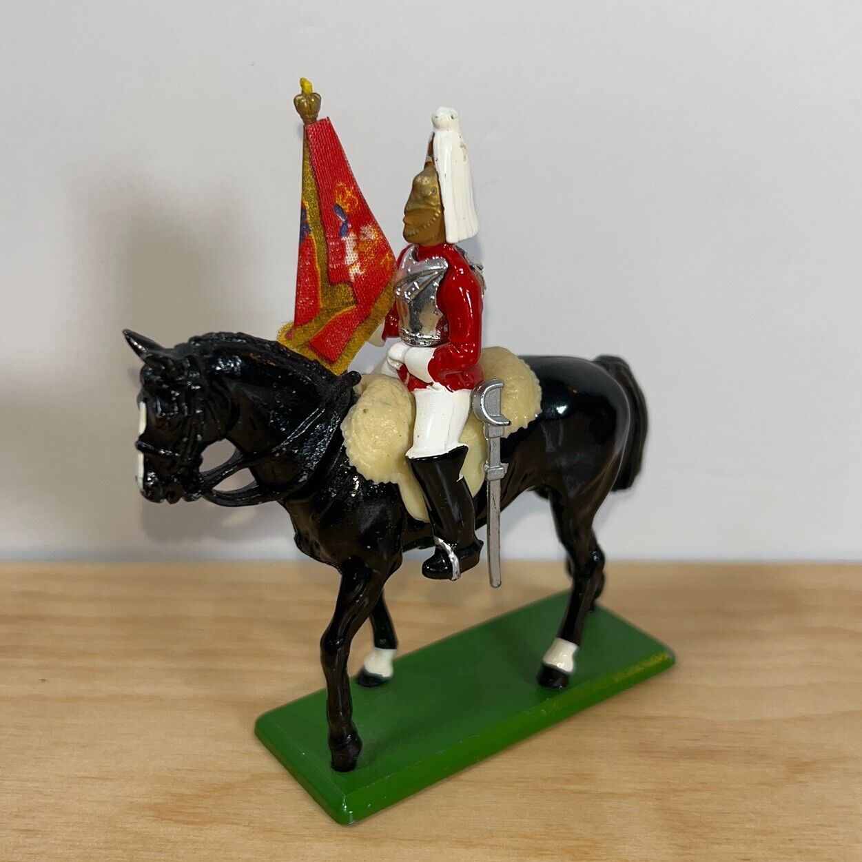VTG 1988 W BRITAINS Cast British Soldiers 41076 Life Guard Mounted Flag Bearer