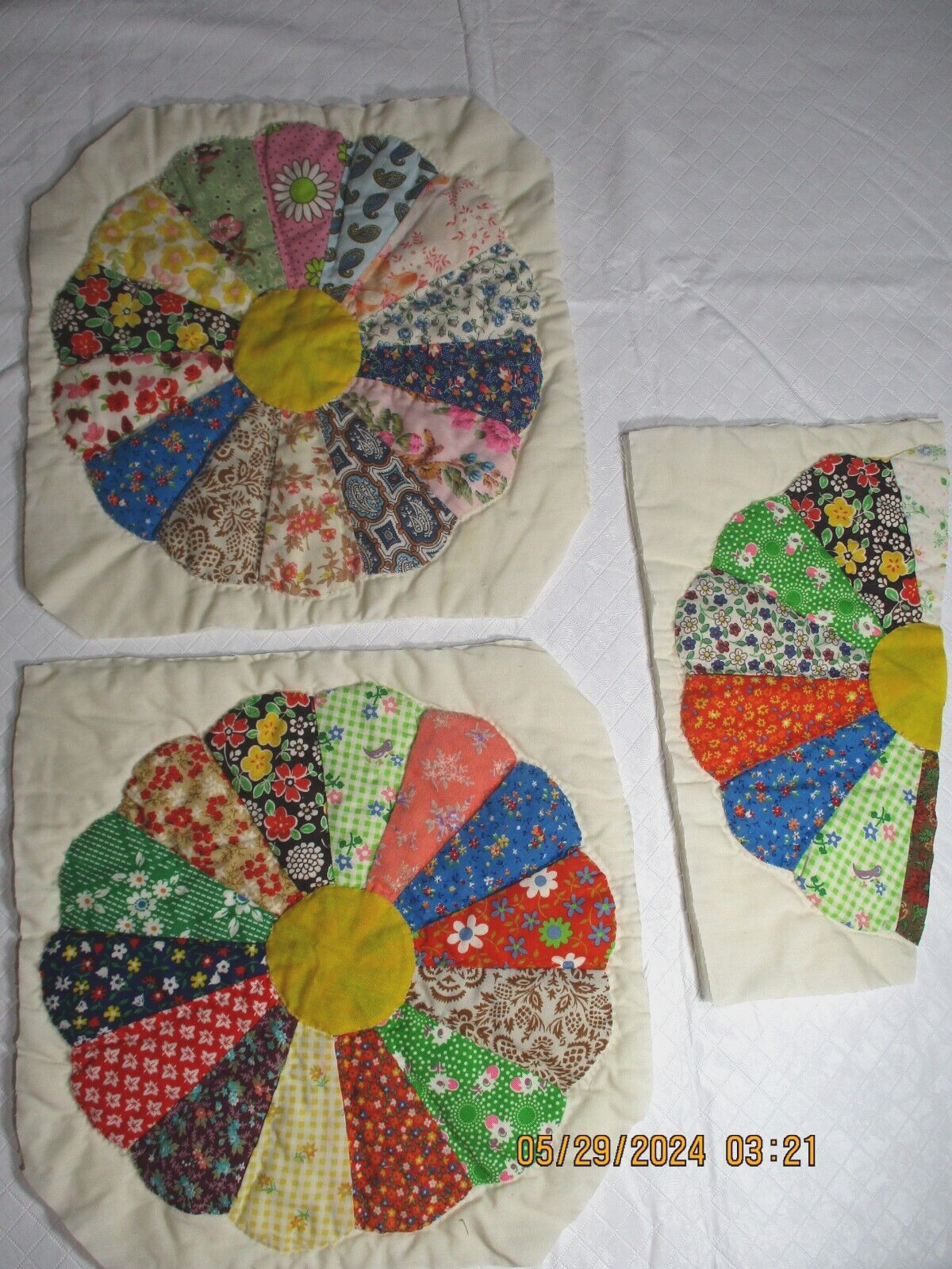 2 1/2 Vintage 1960\'s Dresden Plate Calico Prints Cutter Quilt Pieces