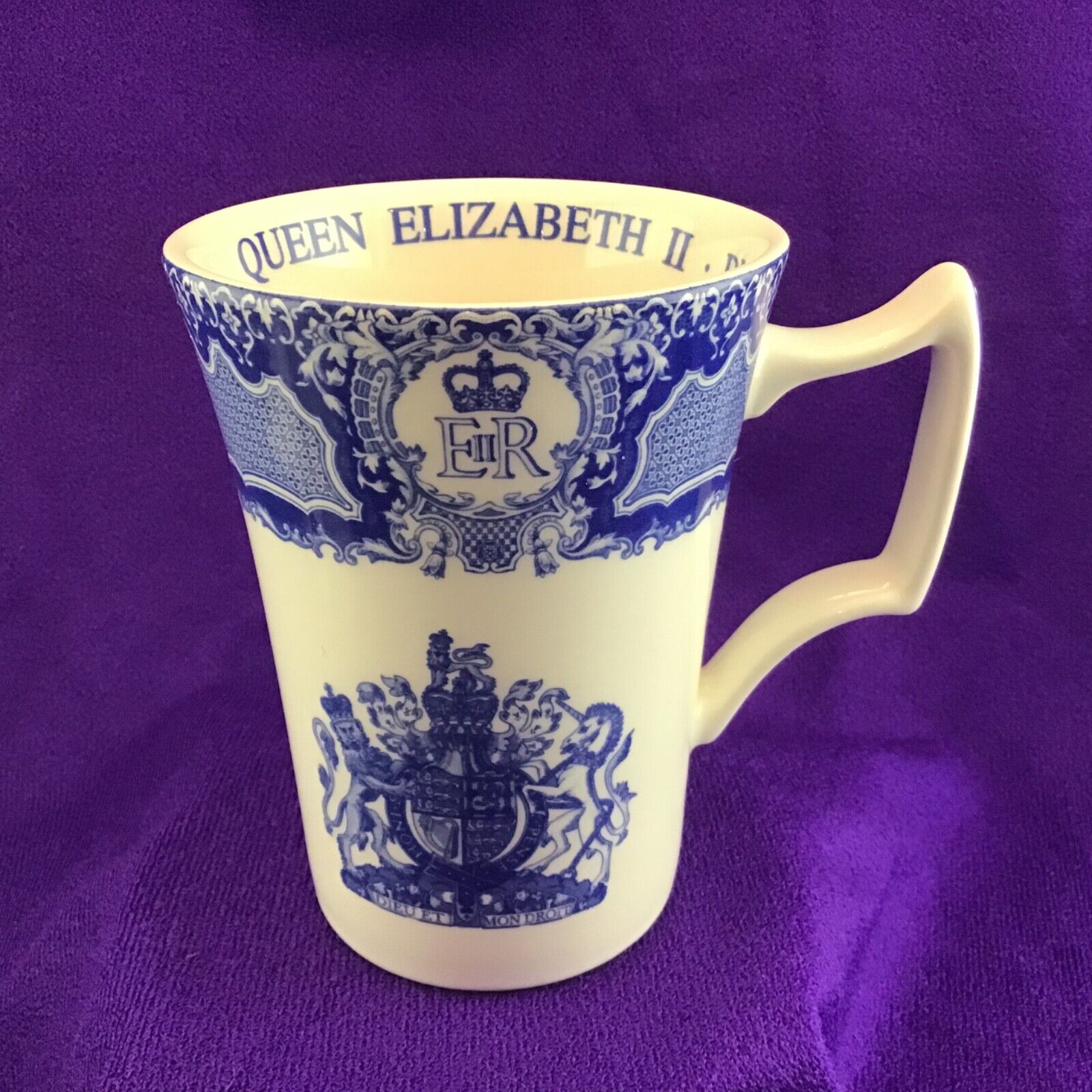 Queen Elizabeth II Diamond Jubilee Mug Spode Blue Room Collection 1952 2012