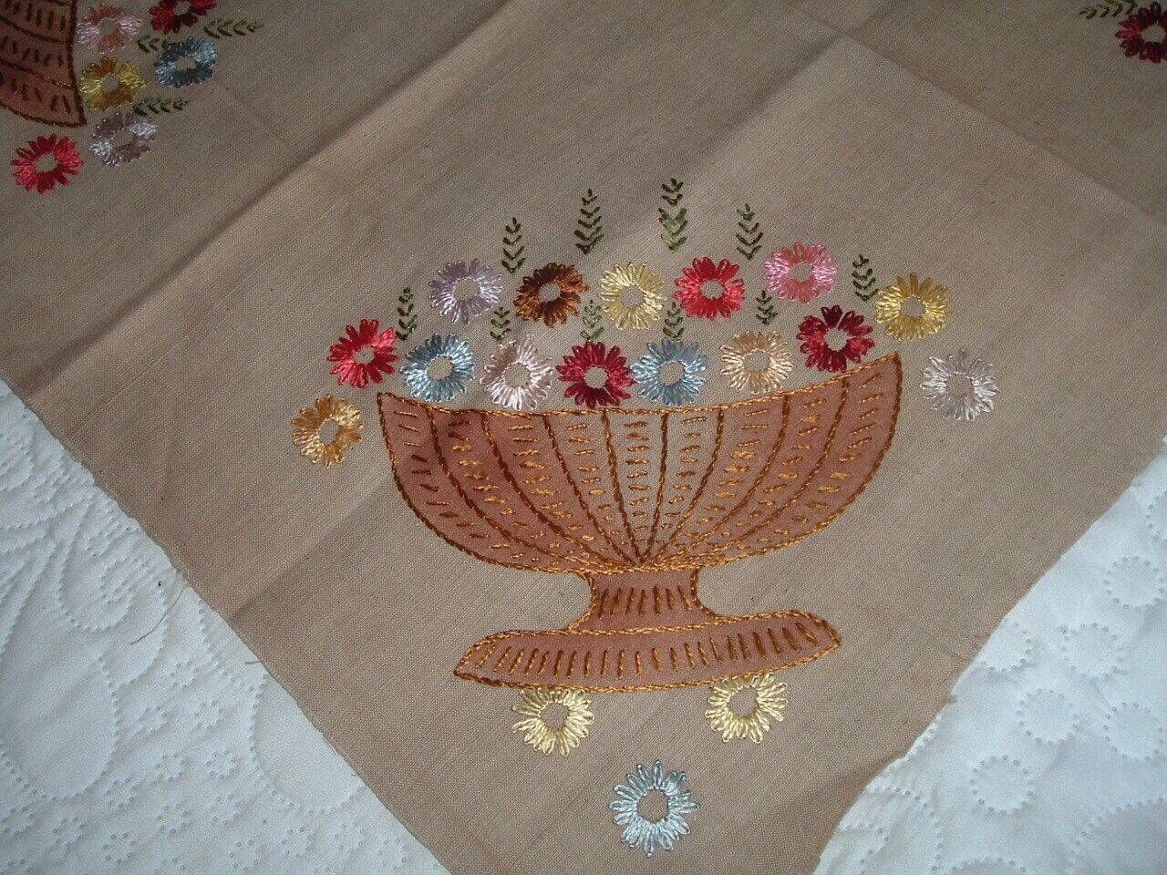 Vtg 30s Lovely Deco Style Baskets Silk Embroidered Linen Table Topper 22x22 #PB7