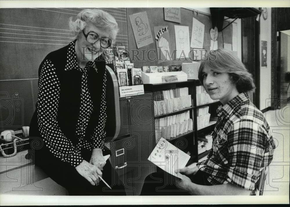 1982 Press Photo Teacher Gloria Nelson with her student Howard Johnston