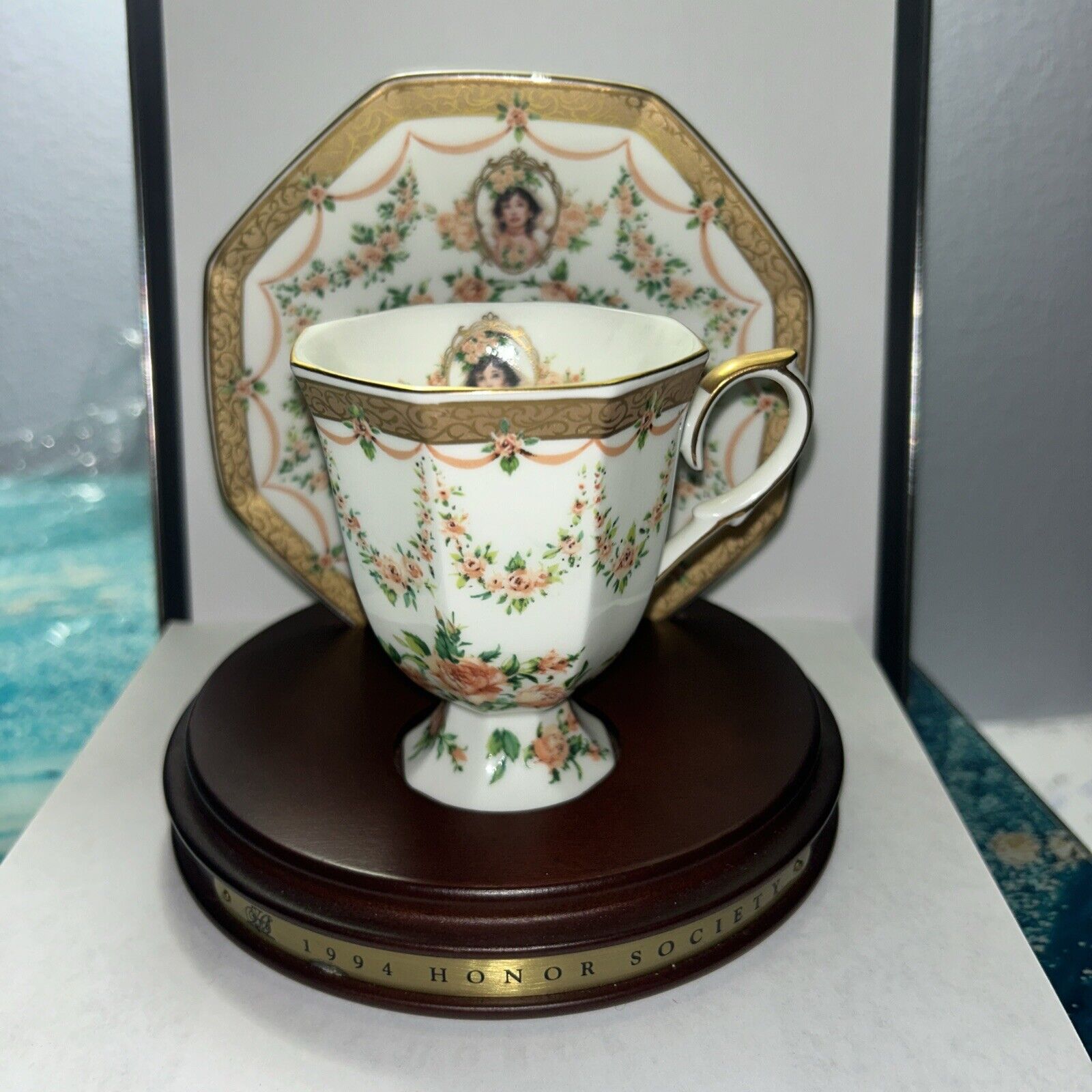 Avon Honor Society Fine China Teacup Saucer & Stand 1994