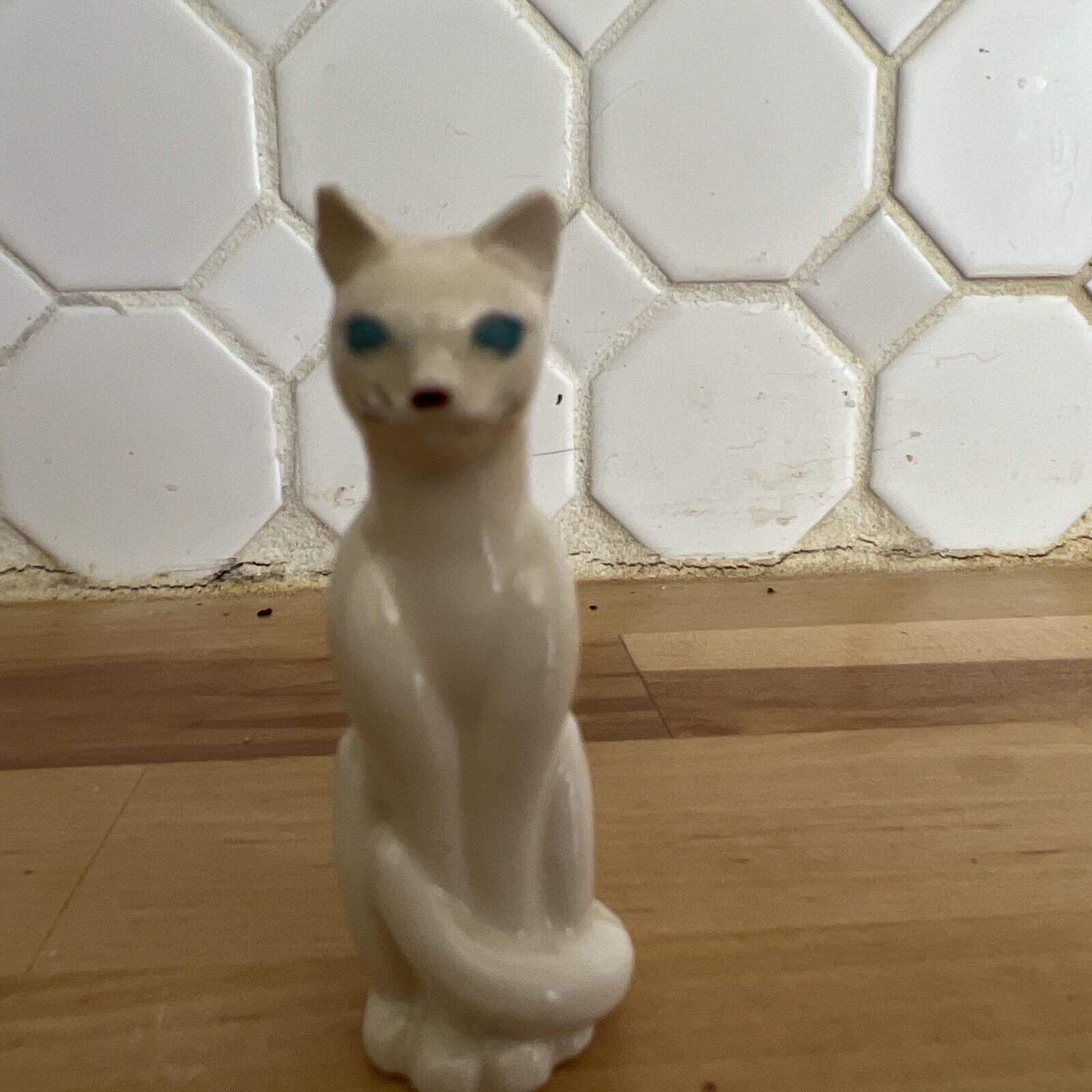 Vintage Ceramic Miniture White Cat 2.5” X 1.25 Doll House Cat