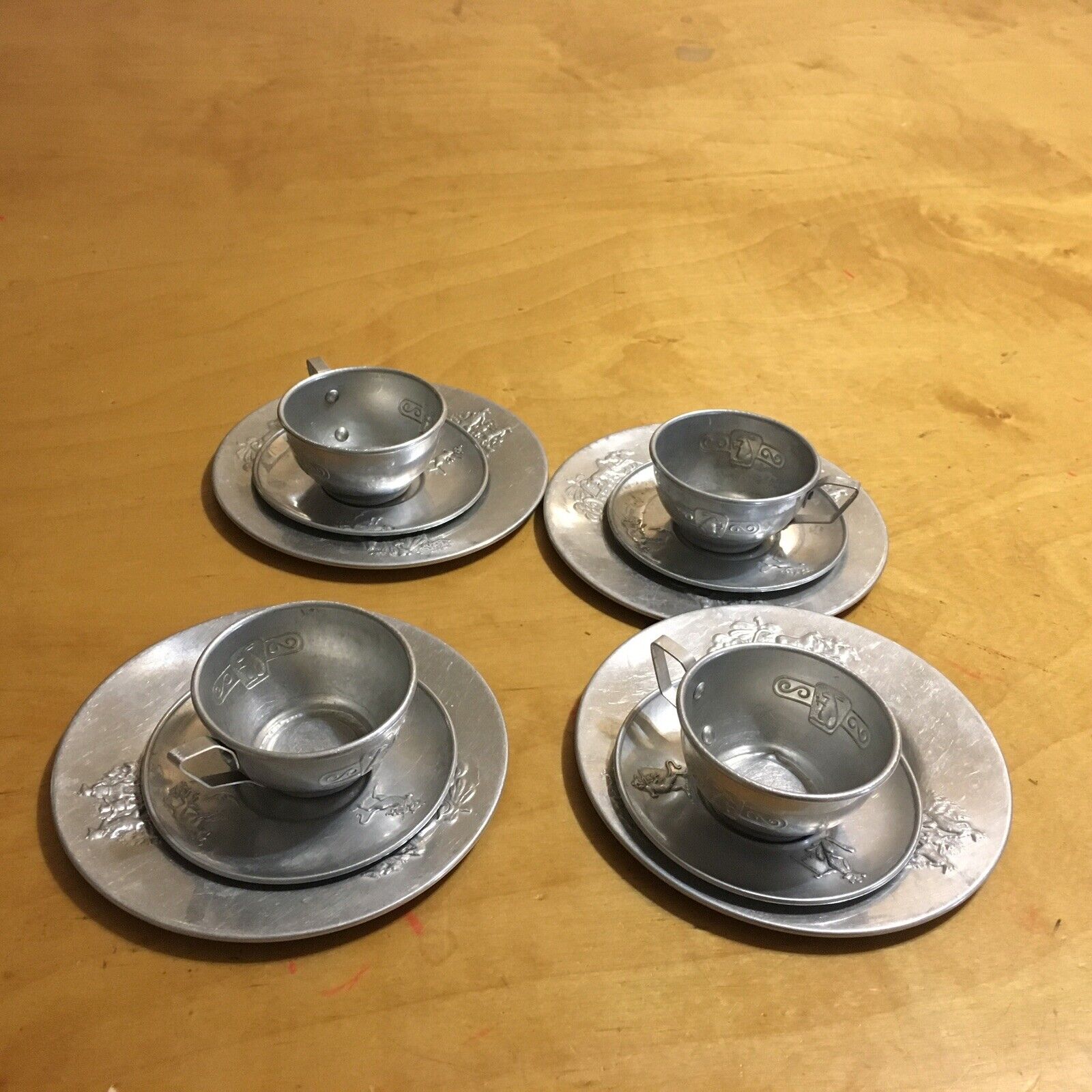 Vintage Children’s  aluminum   NURSERY RHYME Set Of 4  dishes  various G19