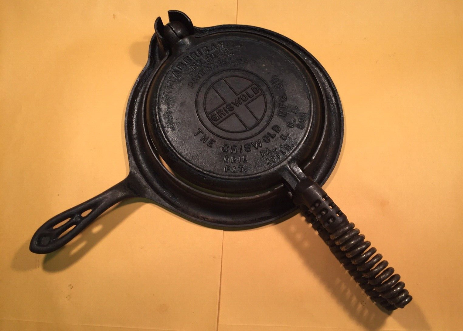 Vintage Antique Griswold American No. 8 Cast Iron Waffle Maker & Base Erie PA