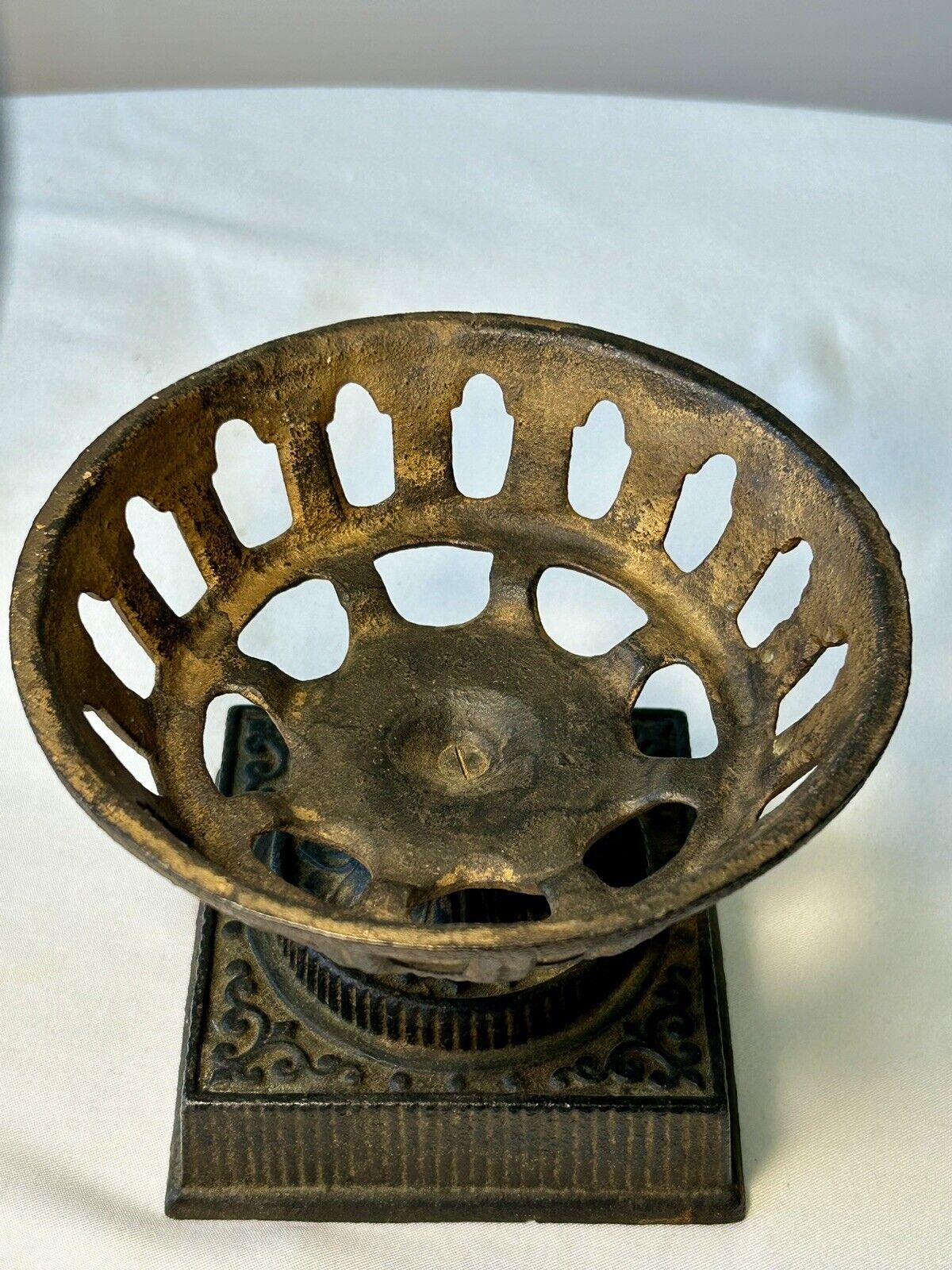 Antique Wilton Cast Iron Stand Holder Riser~Ornate Design~4.25”H~Plants~Oil Lamp