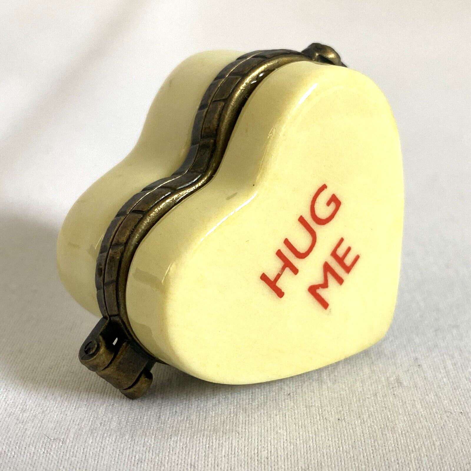 HUG ME Conversation Heart Trinket Box Midwest Of Cannon Falls XXO Inside Yellow