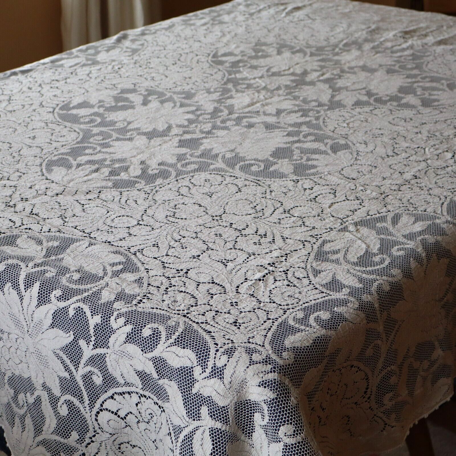 Vtg Quaker Lace Rect Tablecloth Ant White Ecru w Floral w Picot Edges 57 x 76\