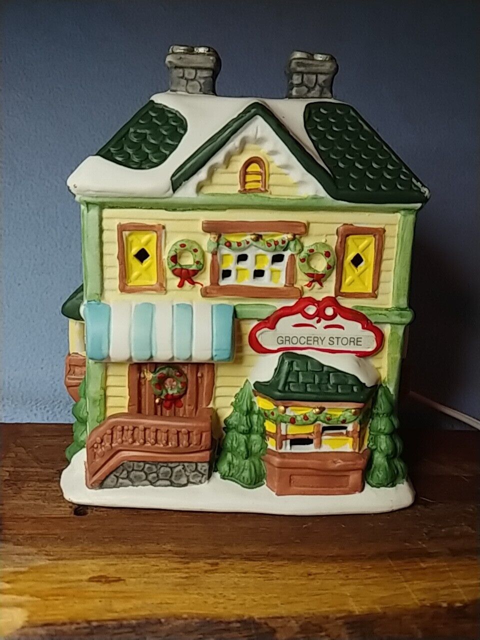 My Estate Sale Festive Grocery Store Christmas Village Lighted Decoration WORKS