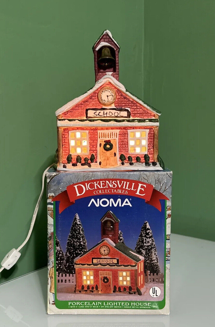 Dickensville Collectibles NOMA 6136 Porcelain School House w/Box Lighted Decor