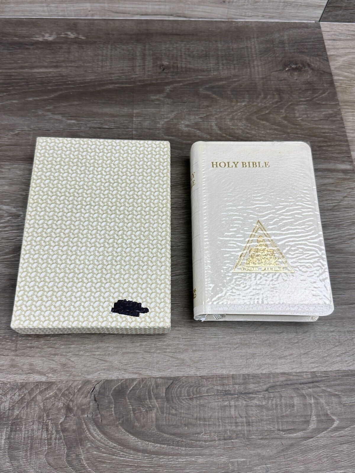 Vintage White Leather Hoy Bible Gold Edges IYOB FILIAE w/ Box 4x6