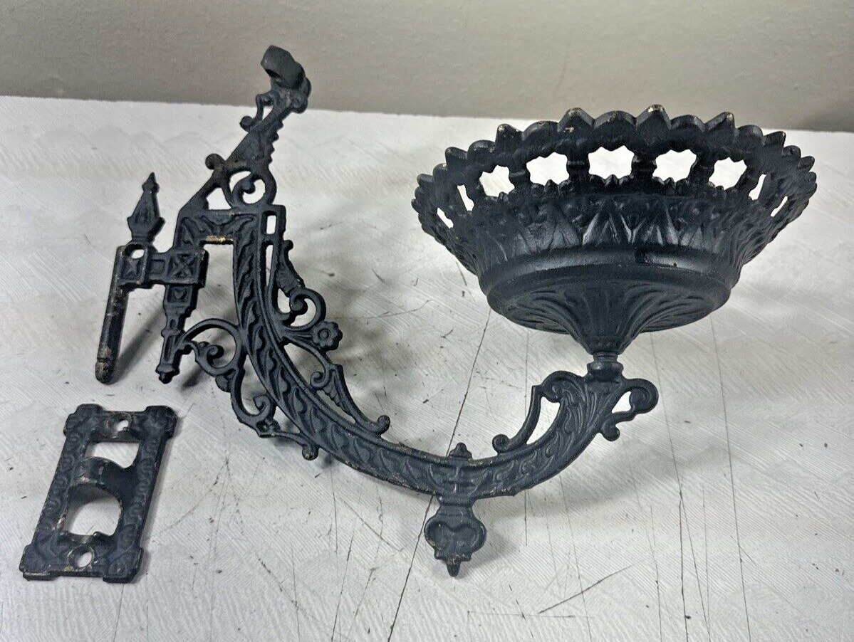 Vintage IDEAL STOVER MFG CO Cast Iron Metal Oil Lamp Wall Mount Holder 6 1/2