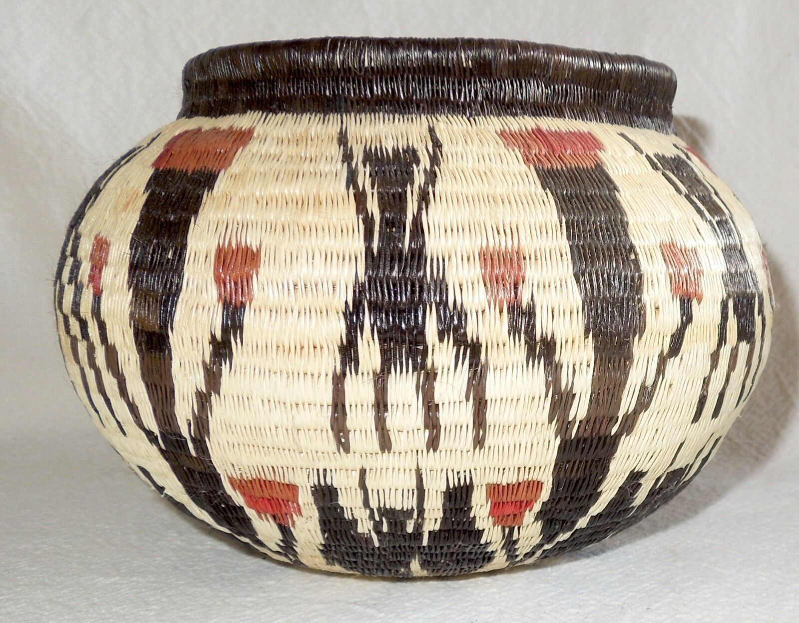 Wounaan Embera BASKET * Butterflies Insects * 6x4.25 Inch *VERY  Tightly Woven* 