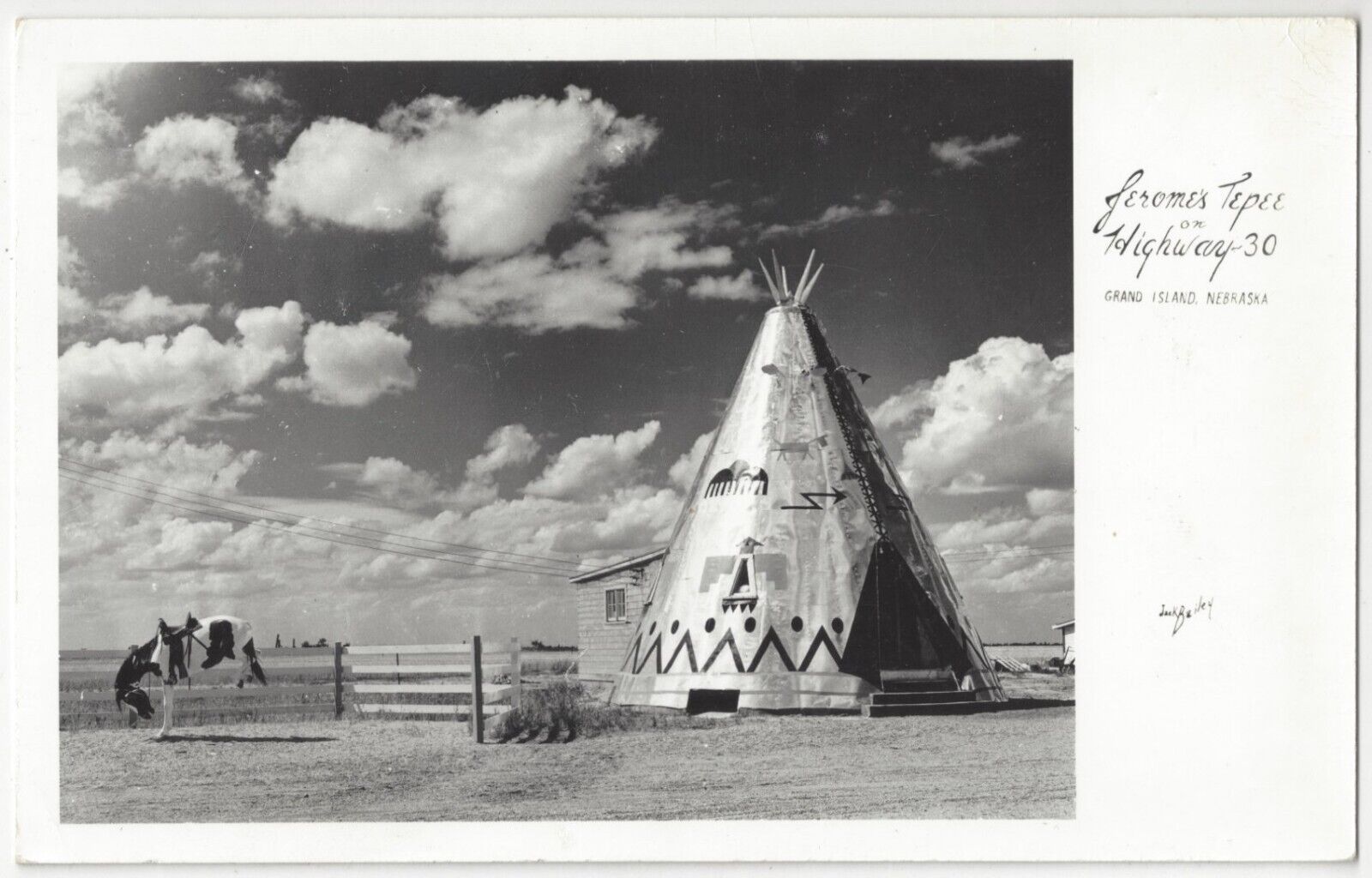 1940 Grand Island, Nebraska - REAL PHOTO Roadside Tepee