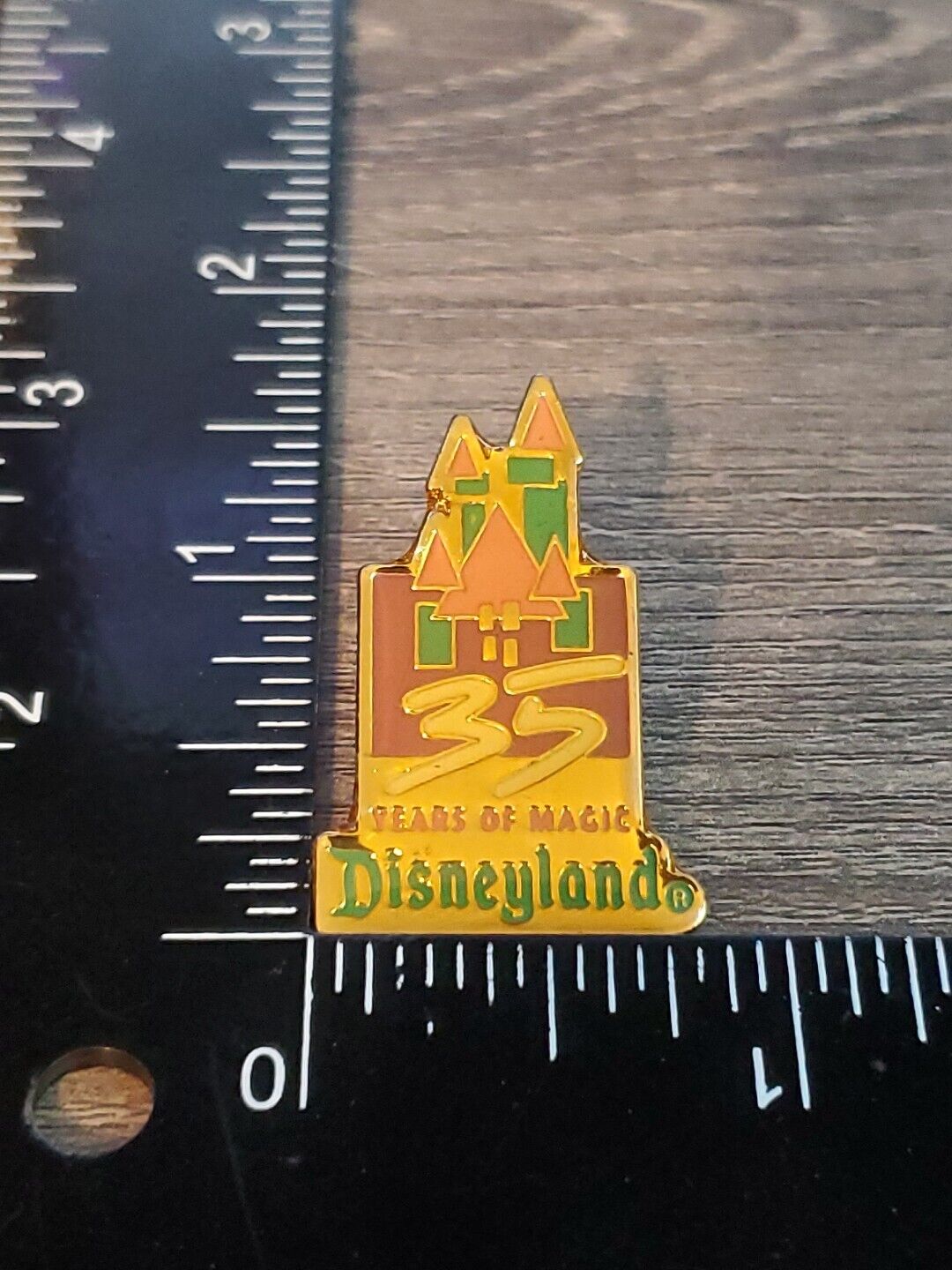 “35 Years of Magic Disneyland” Sleeping Beauty’s Castle pin 35th Anniversary E6
