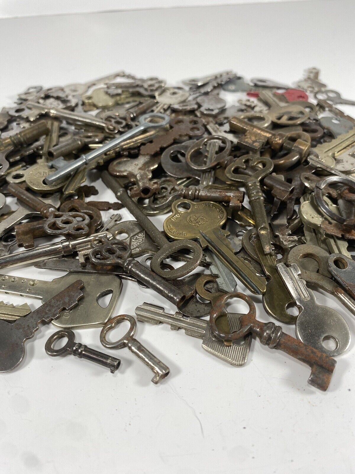Vintage Antique Key Lot Skeleton Key Hollow Barrel Flat Key Cabinet 151 Total