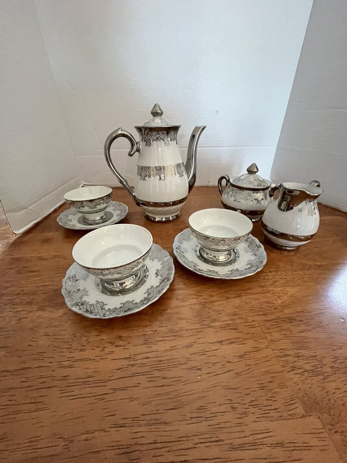 Miniature Tea Set/LHAVIECK BAVARIA /tea Pot/3 Cups/saucers/sugar/creamer