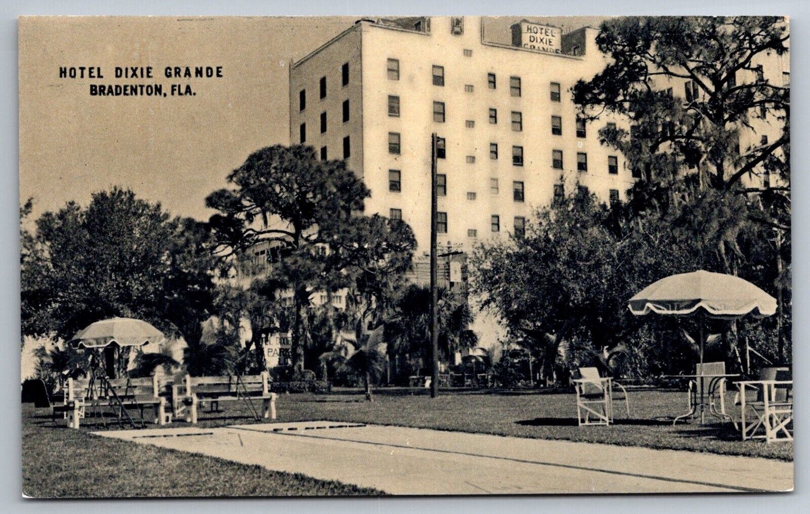 Postcard Bradenton FL Florida Hotel Dixie Grande Vintage Furniture Umbrellas