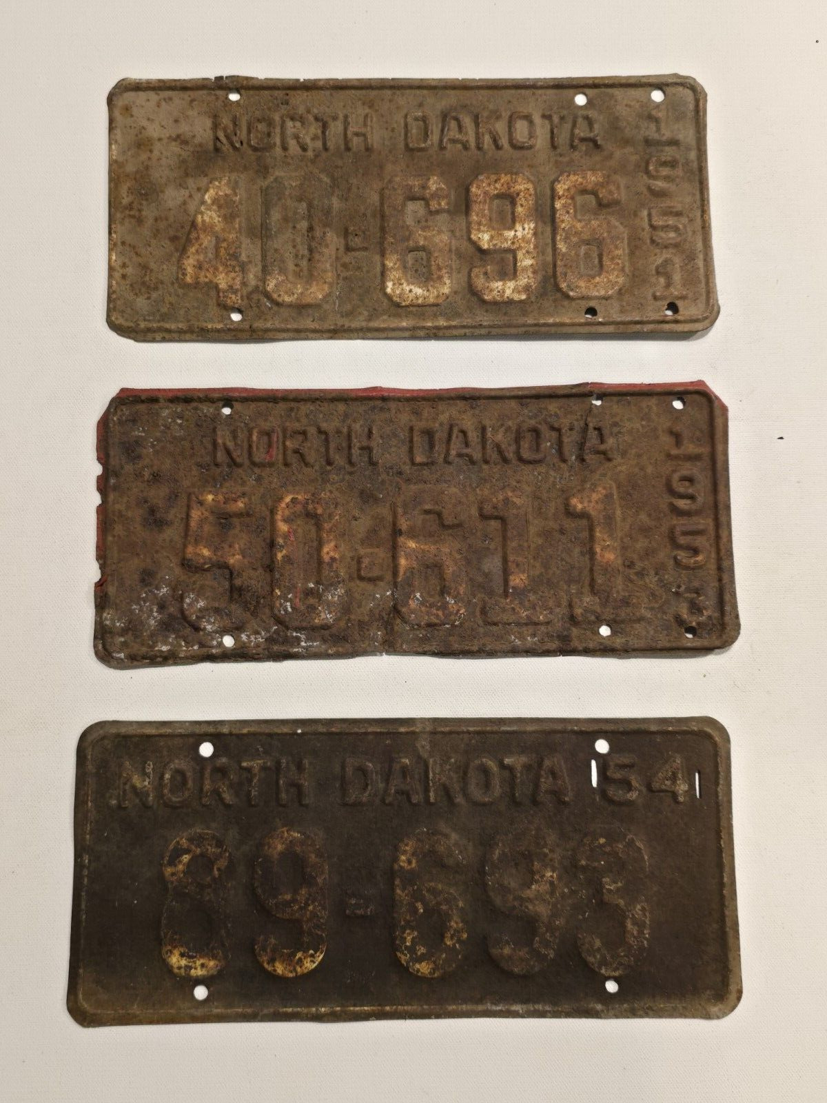 **3 Lot**1951-1953-1954 North Dakota License Plates-Rustic-#40-696#50-611#89-693
