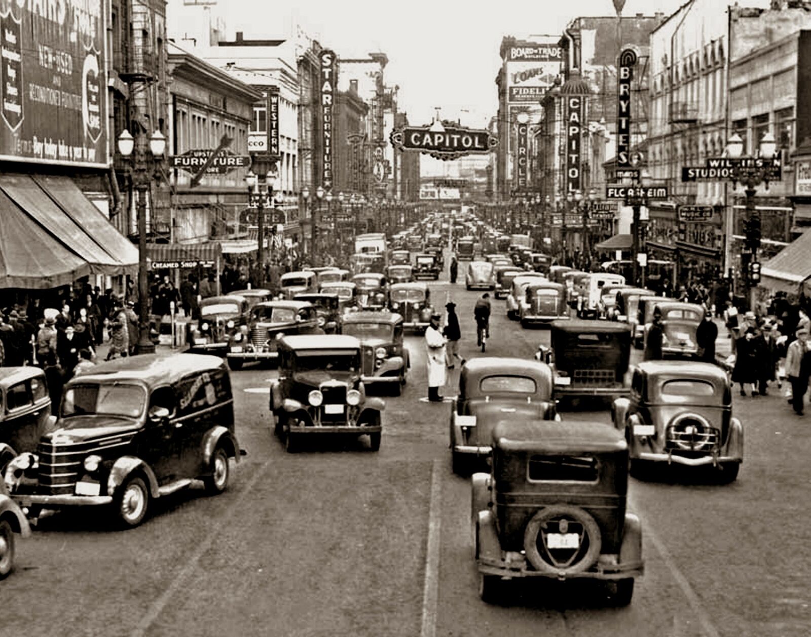 1938 Downtown PORTLAND OREGON Street Scene PHOTO  (188-0)